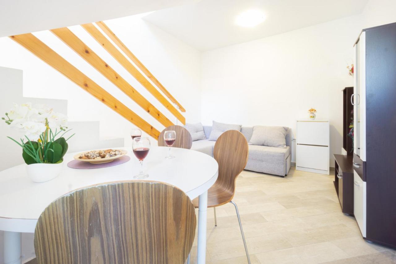 Apartamento Kob Orog Good Location With Sea Views And Modern Decor Metajna Exterior foto